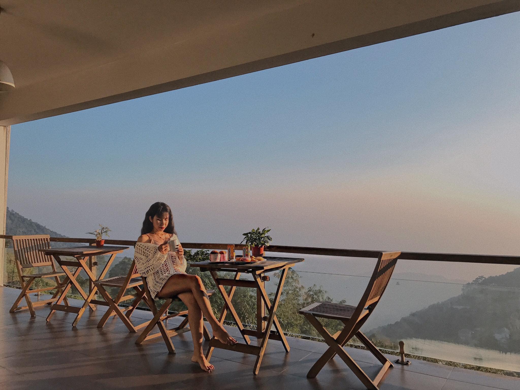 Ban công tầng 2 view siêu đẹp